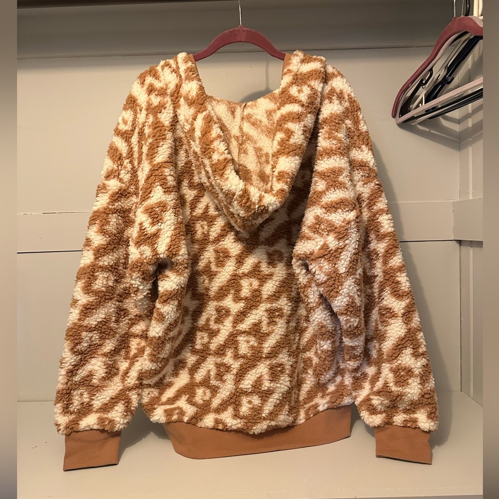 PINK Victoria's Secret Tan and Cream V-Neck Sweater - Picture 2 of 3